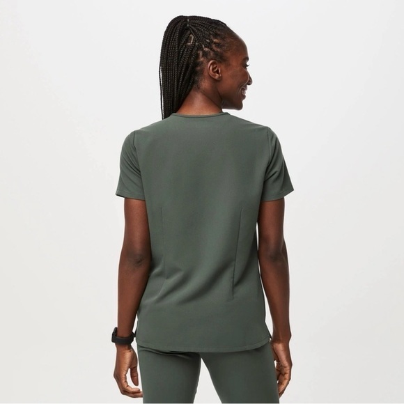 FIGS Women's Casma 3-Pocket Scrub Top in Moss Green. Size: XS. Like new. - Picture 6 of 11